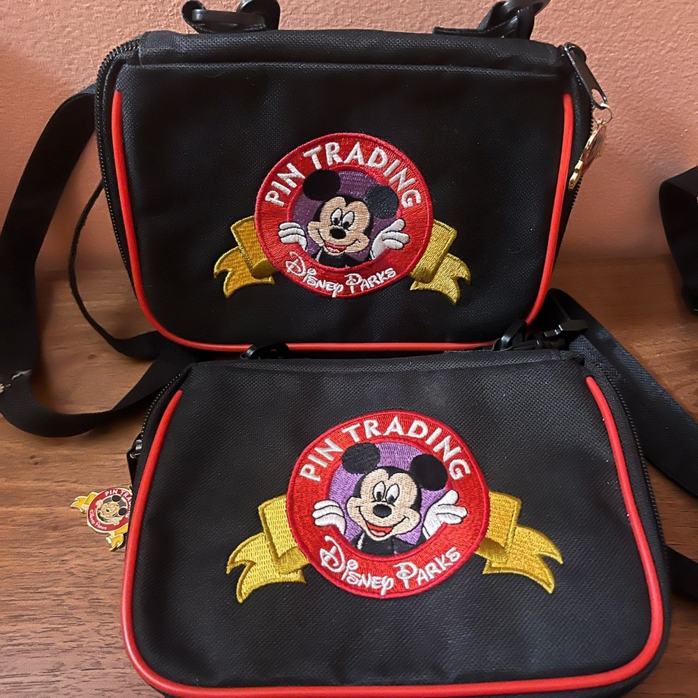 Official Disney pin trading Bag